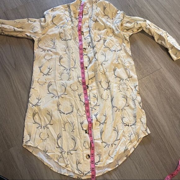 unique antlers on an ivory colored button down top - Picture 10 of 10